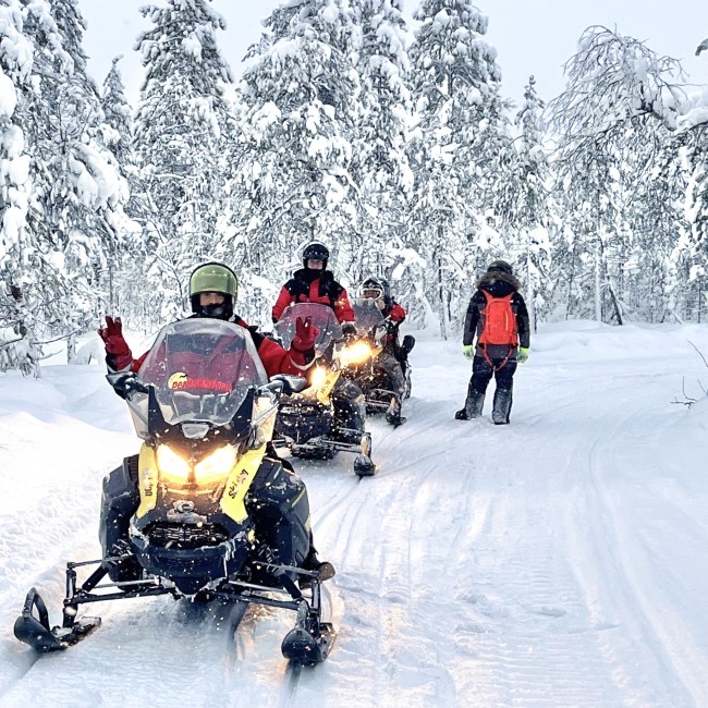 Snowmobil fahren in Lappland